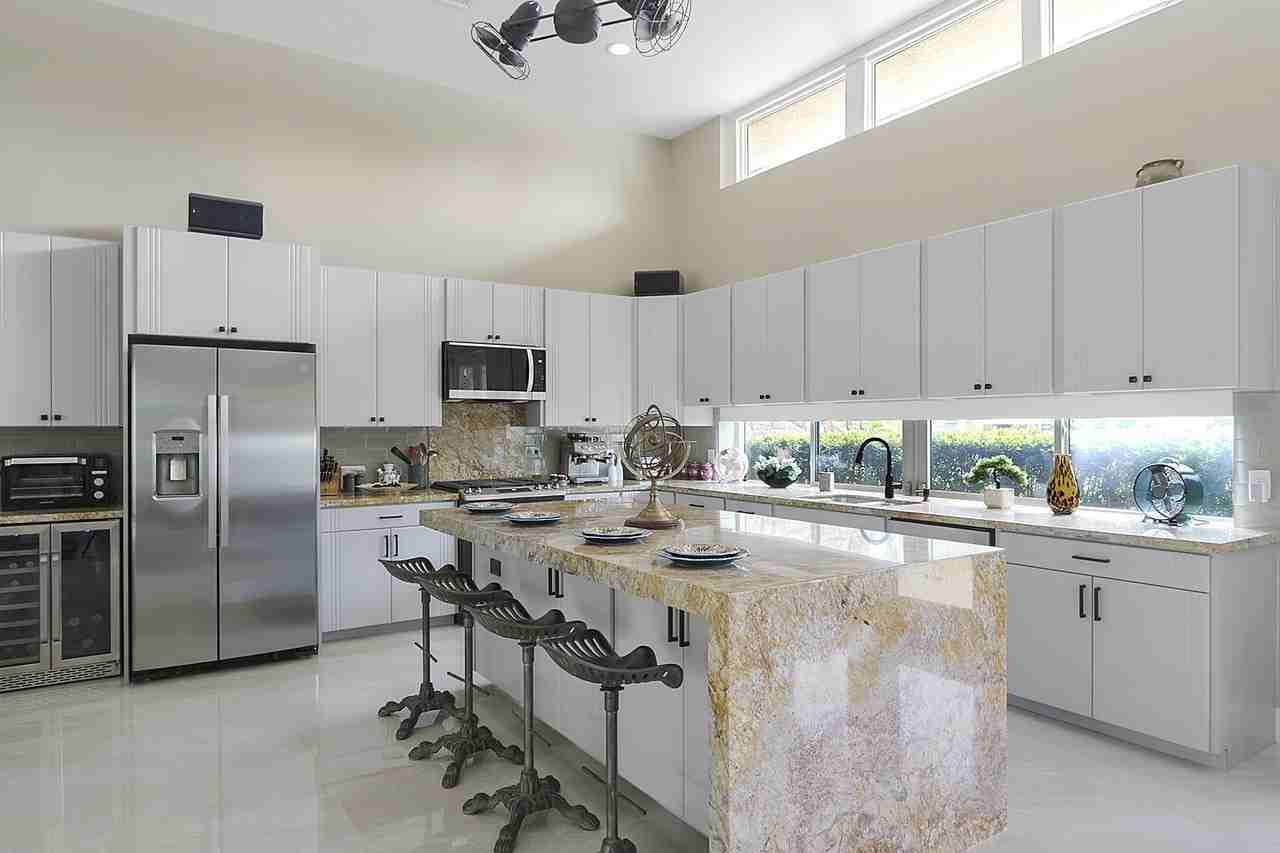 2701 Ne 2nd Ave - Photo 7 of 34