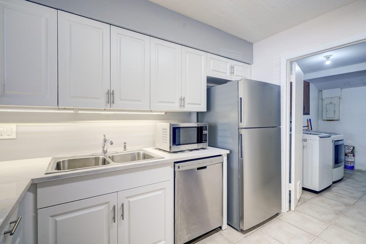 3929 Kenas St - Photo 4 of 18