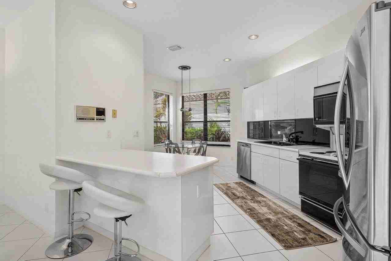 17099 Ryton Ln - Photo 3 of 50