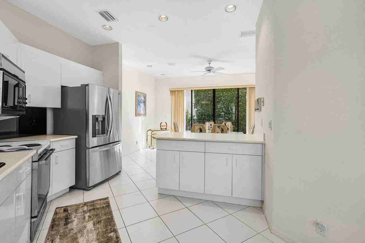 17099 Ryton Ln - Photo 5 of 50