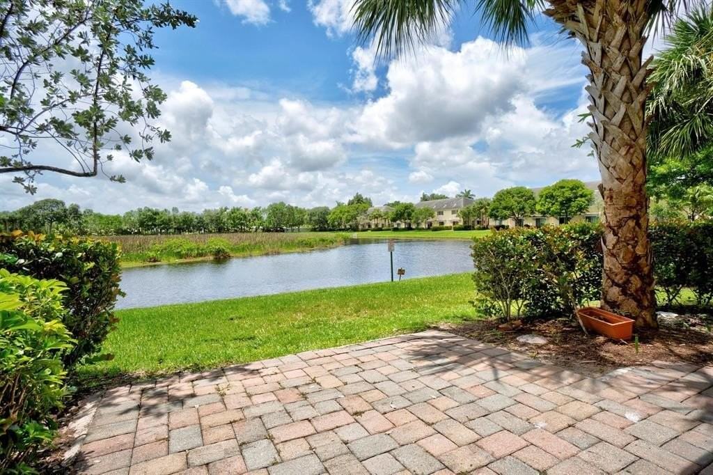 7644 Foxcroft Ln Unit 7644 - Photo 6 of 32