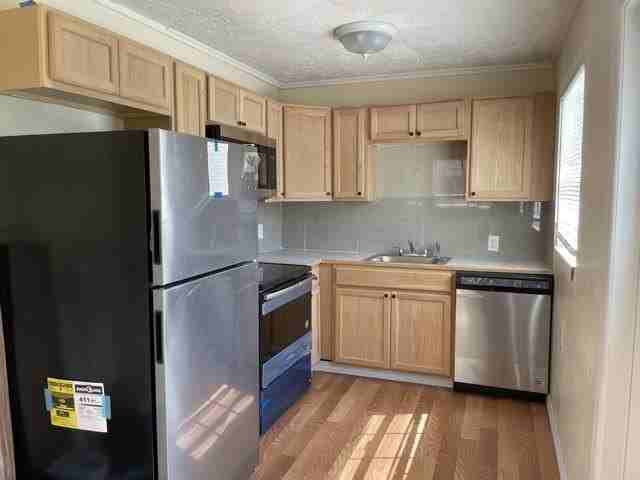 1425 W 30th St - Photo 3 of 14