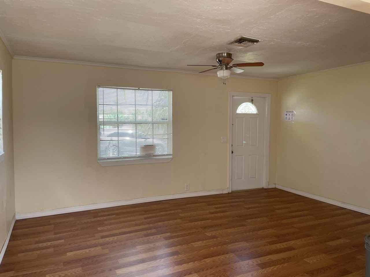 1425 W 30th St - Photo 4 of 14