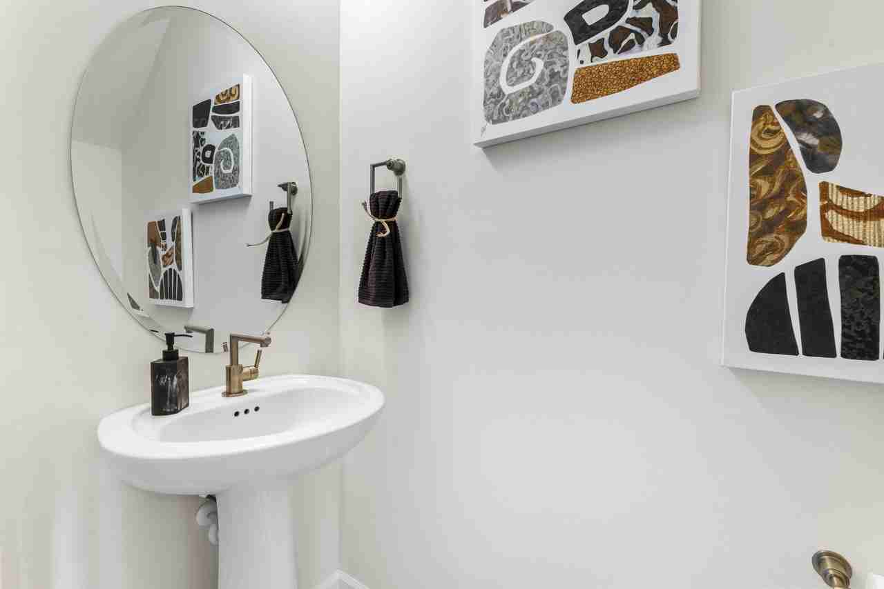 16171 Oakview Dr - Photo 5 of 50