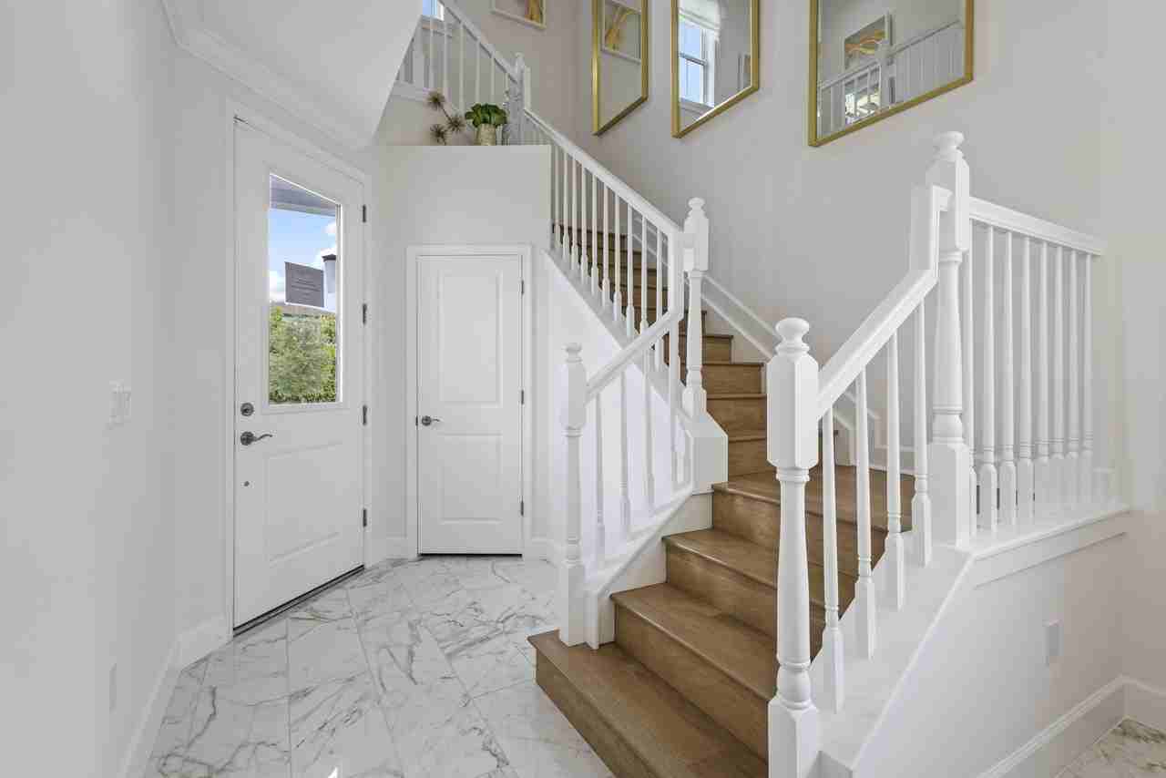 16181 Oakview Dr - Photo 4 of 44