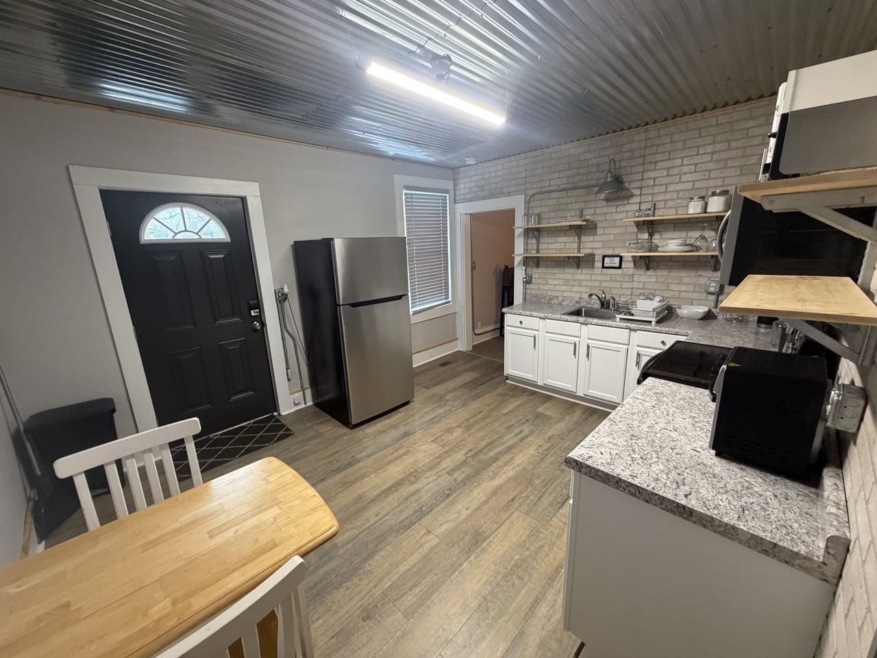 404B Washington St #1 - Photo 5 of 8