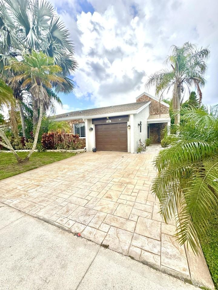 531 Sw 167th Ter - Photo 2 of 17