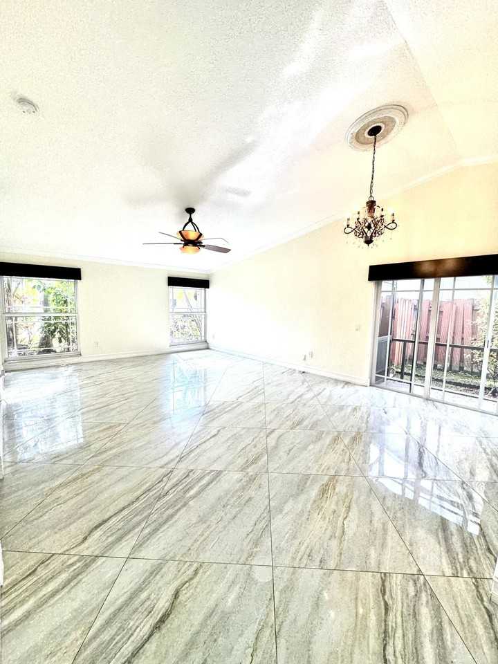 531 Sw 167th Ter - Photo 6 of 17