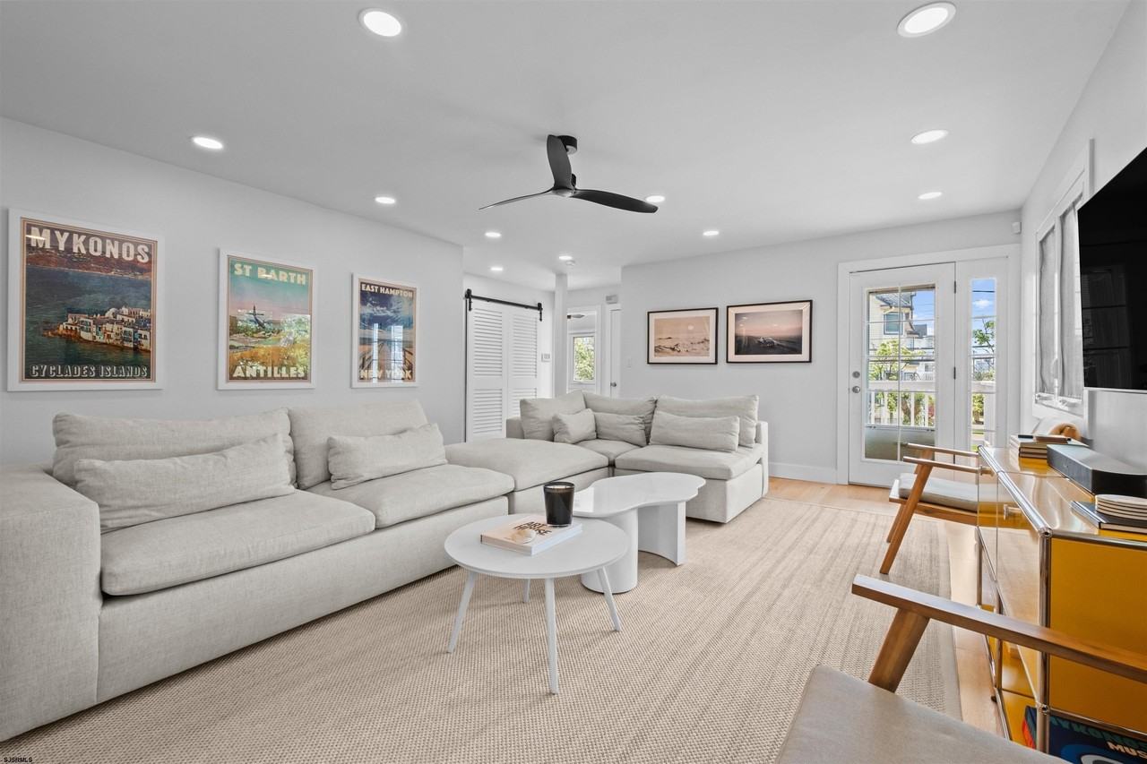 9417 Winchester Ave - Photo 3 of 36