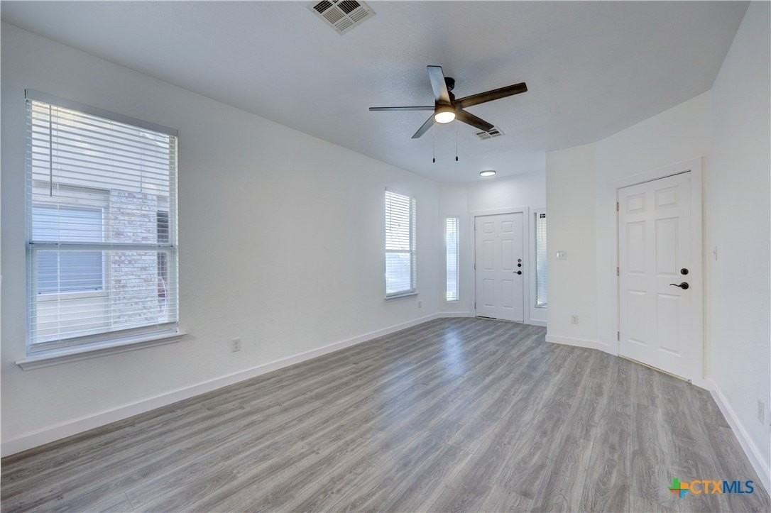 15218 Parrish Ln - Photo 7 of 40