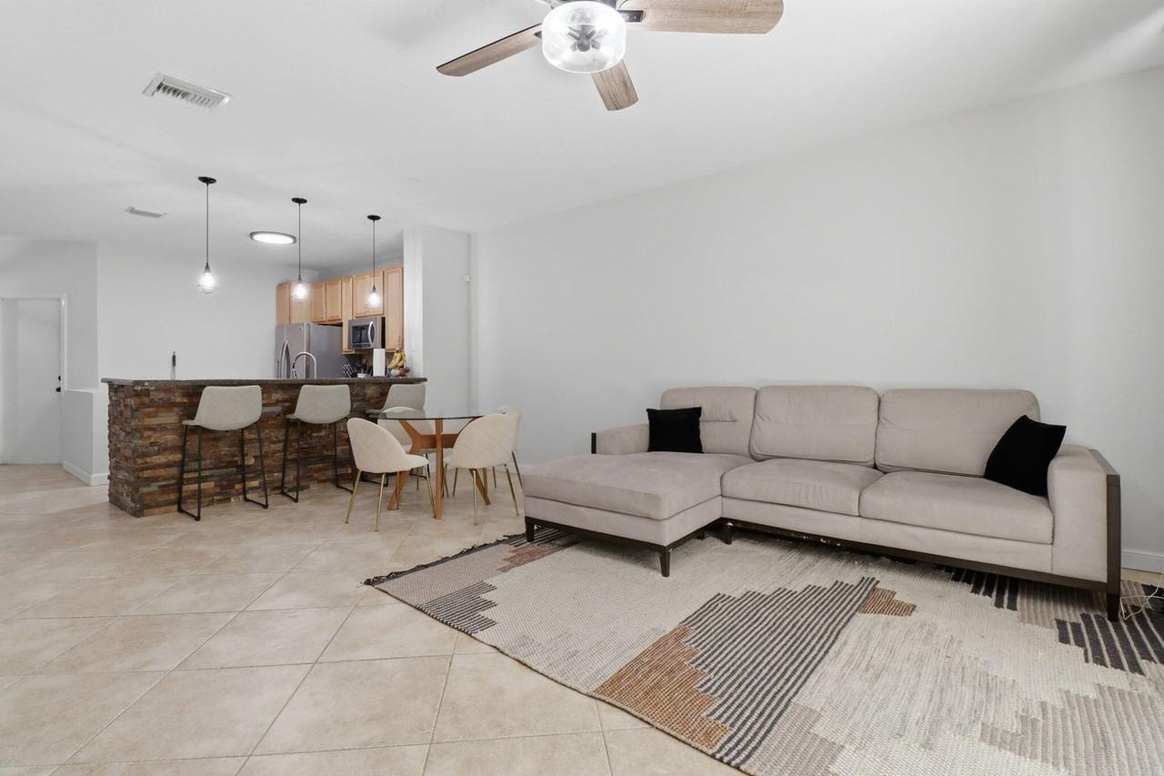 9902 Lago Dr - Photo 2 of 8