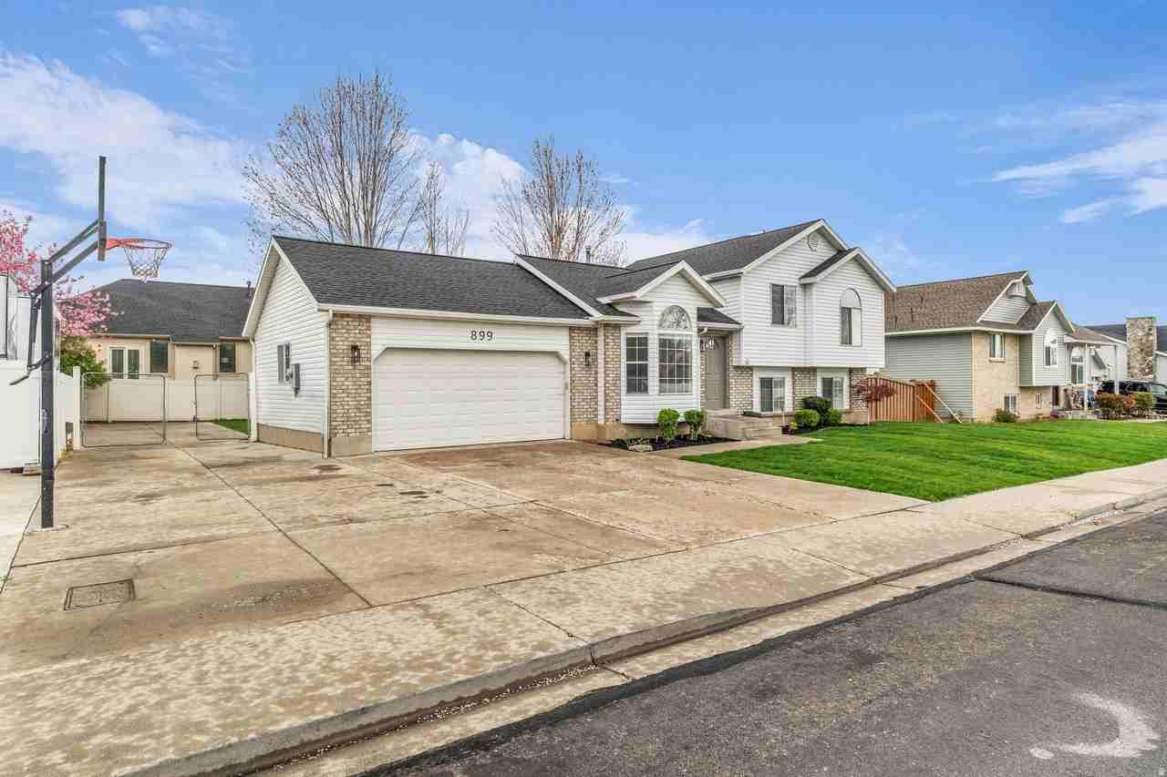 899 W 1750 N - Photo 2 of 34