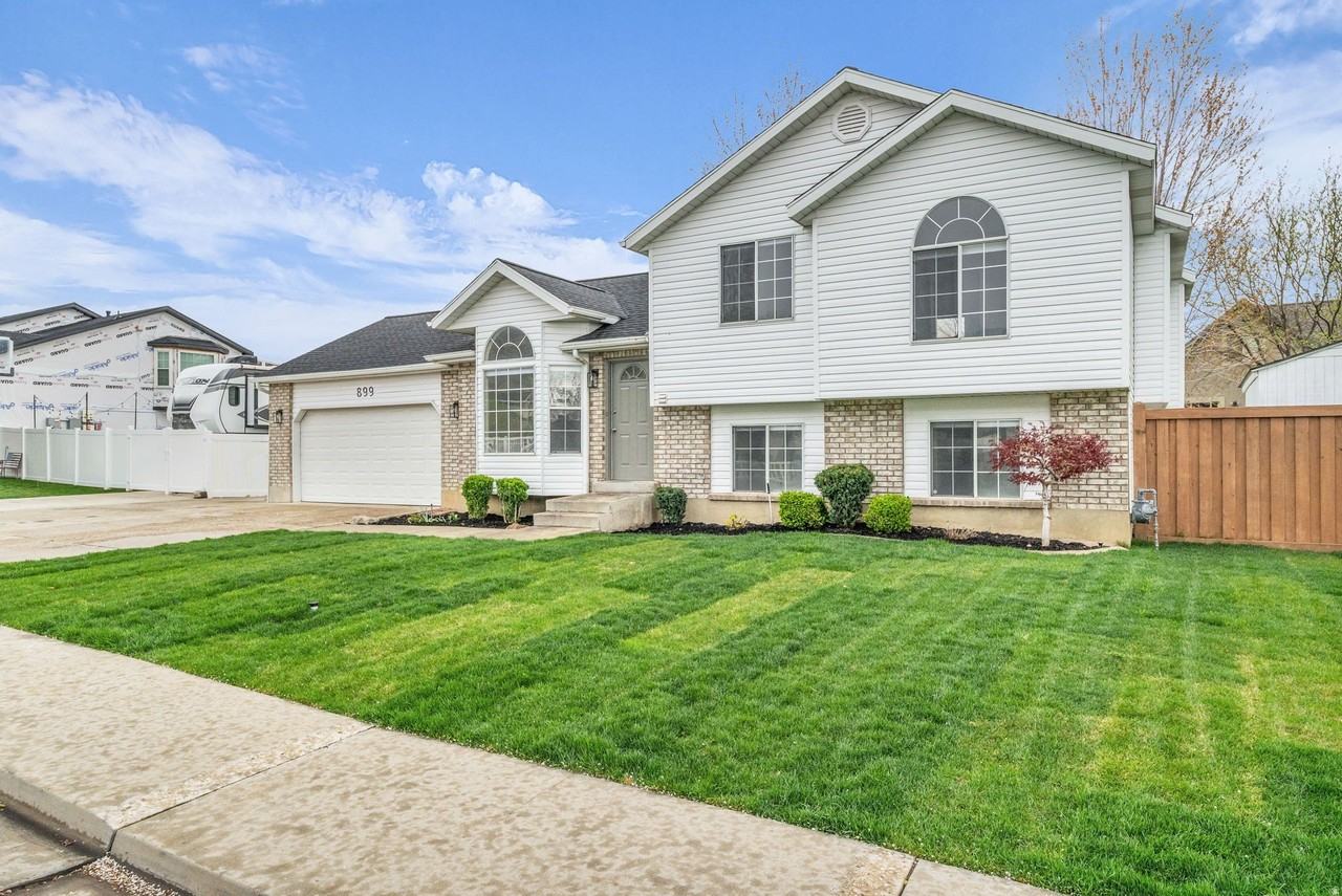 899 W 1750 N - Photo 3 of 34