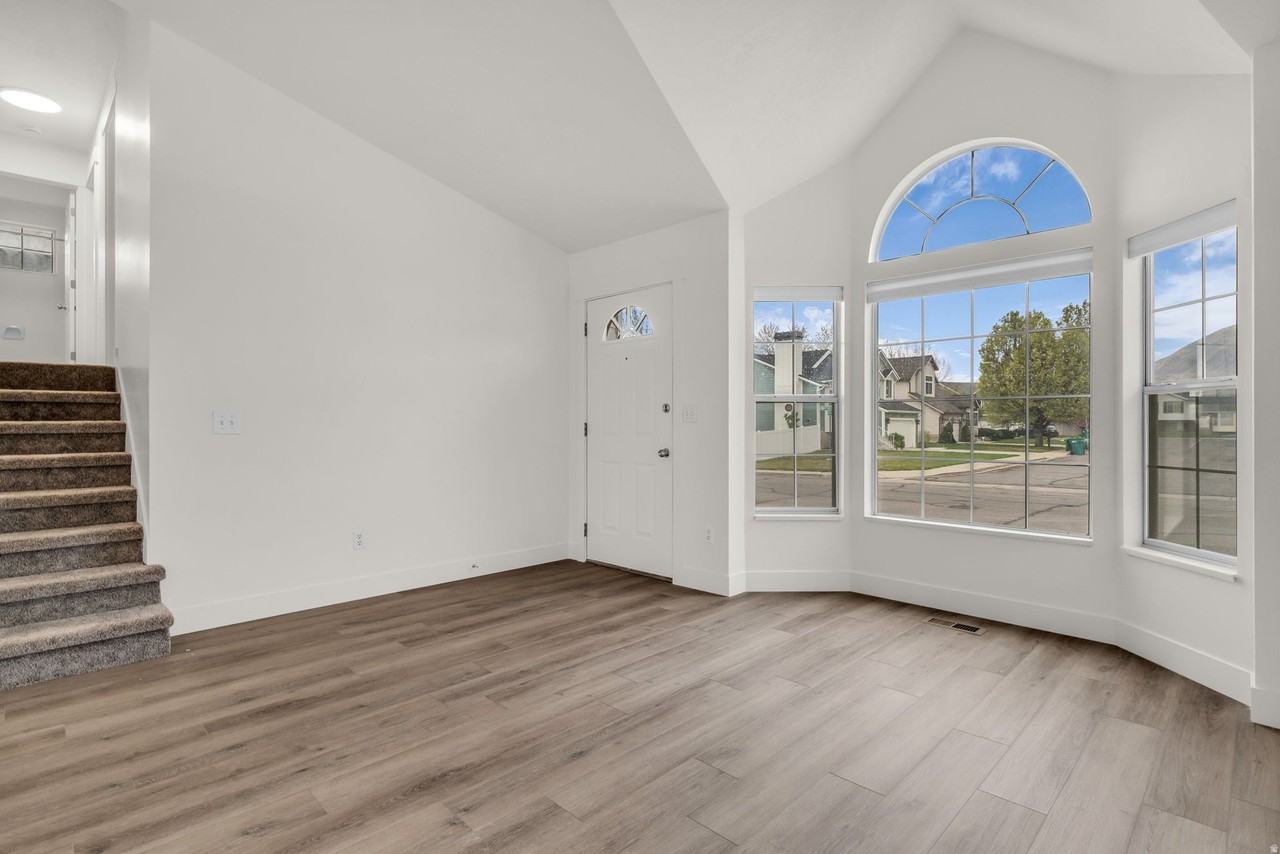 899 W 1750 N - Photo 5 of 34