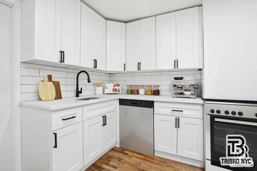 1411 Bedford Ave - Photo 2 of 8