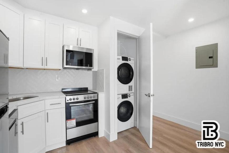 1411 Bedford Ave - Photo 7 of 10