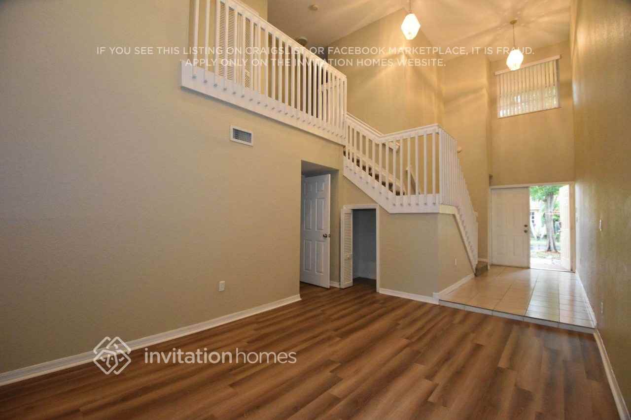 10522 Sw 161st Ave - Photo 2 of 16