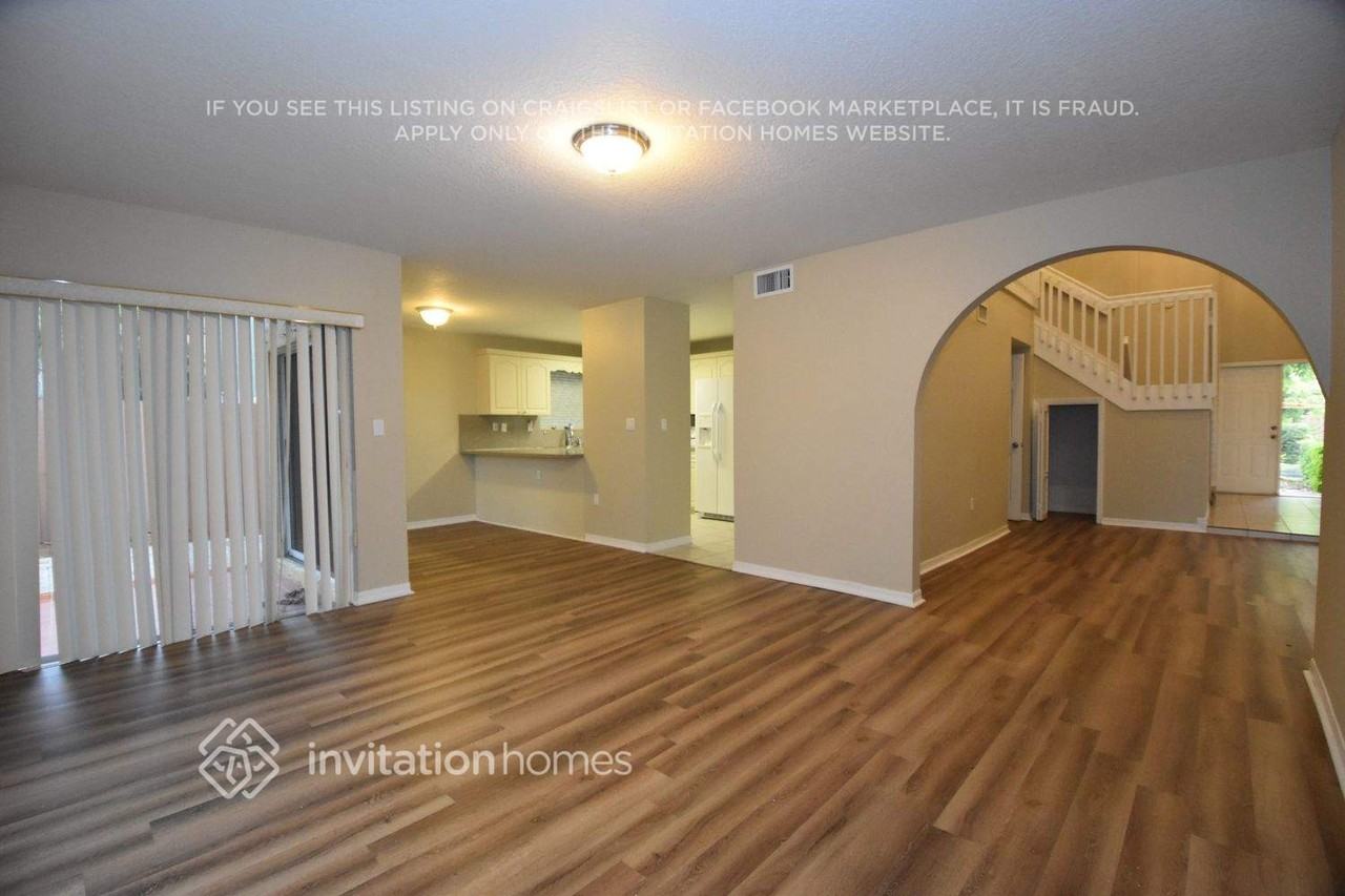 10522 Sw 161st Ave - Photo 5 of 16