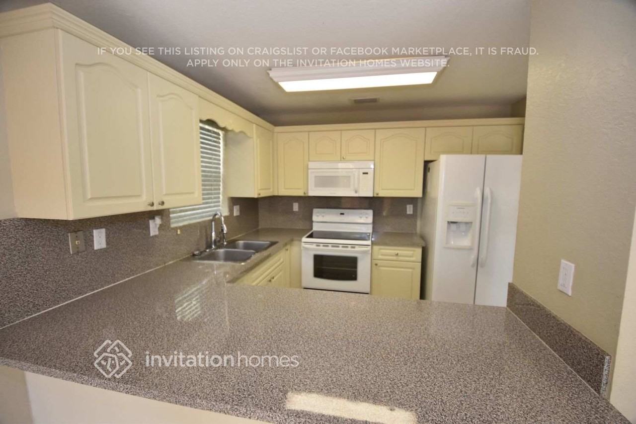 10522 Sw 161st Ave - Photo 7 of 16