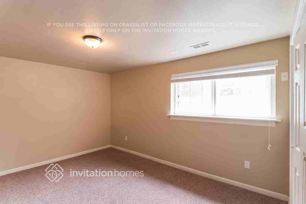 19401 8th Ave S - Photo 2 of 7