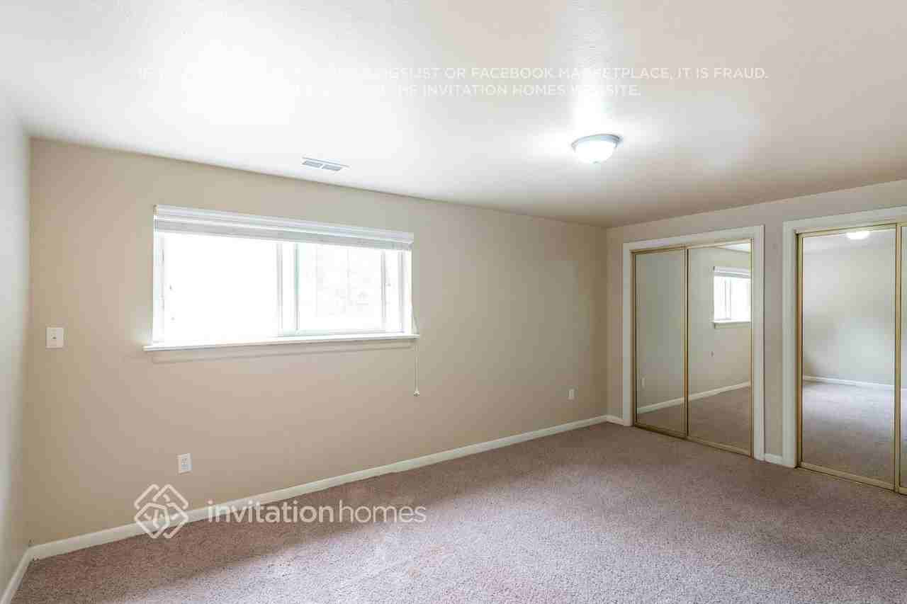 19401 8th Ave S - Photo 3 of 7