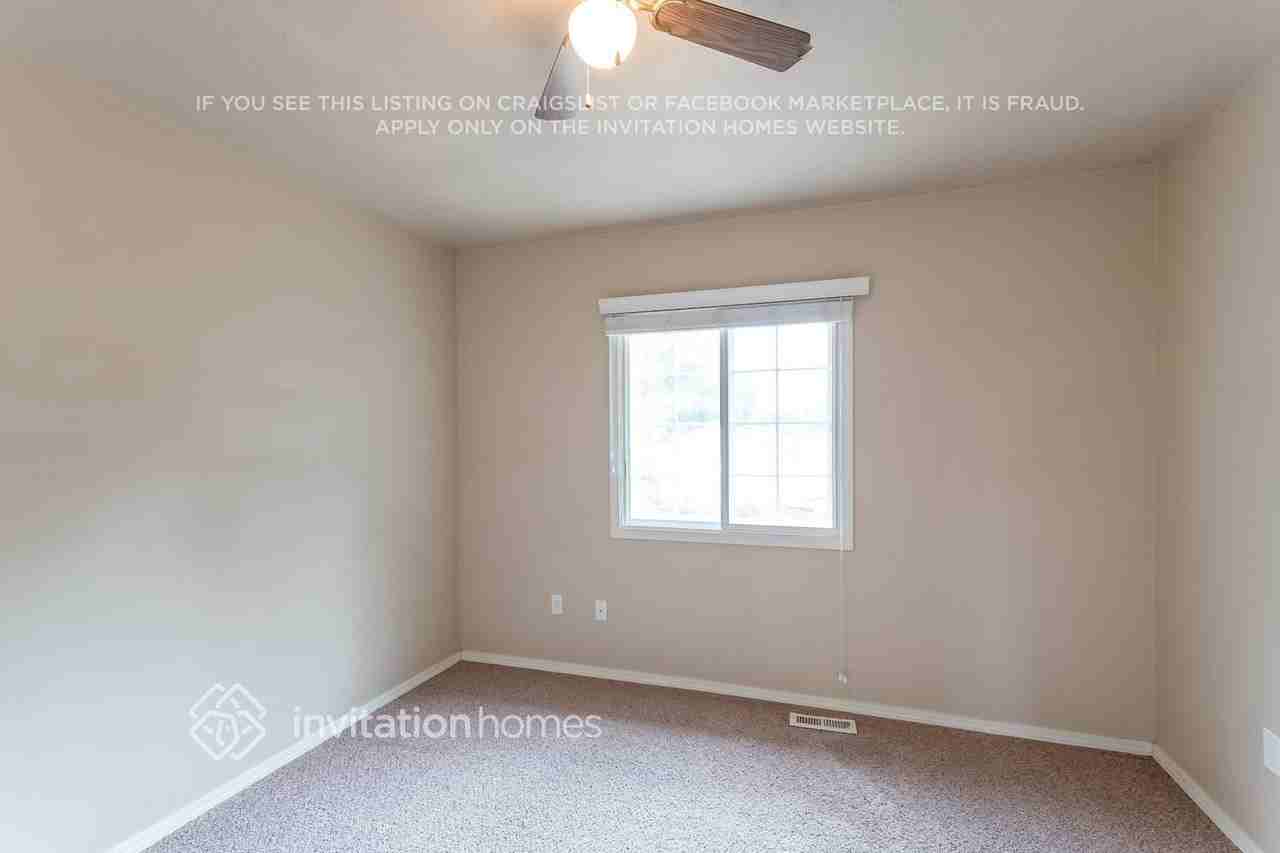 19401 8th Ave S - Photo 4 of 7