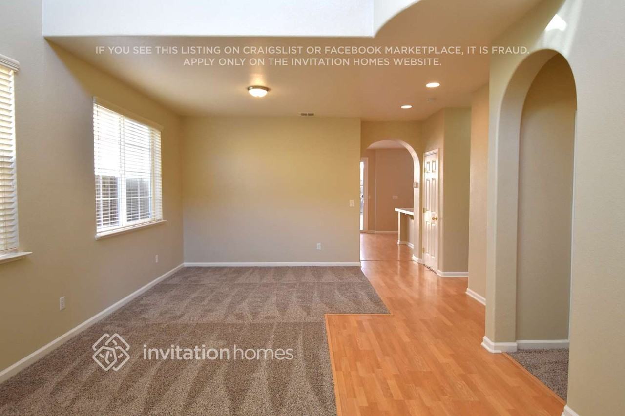 10235 Juliana Way - Photo 3 of 13