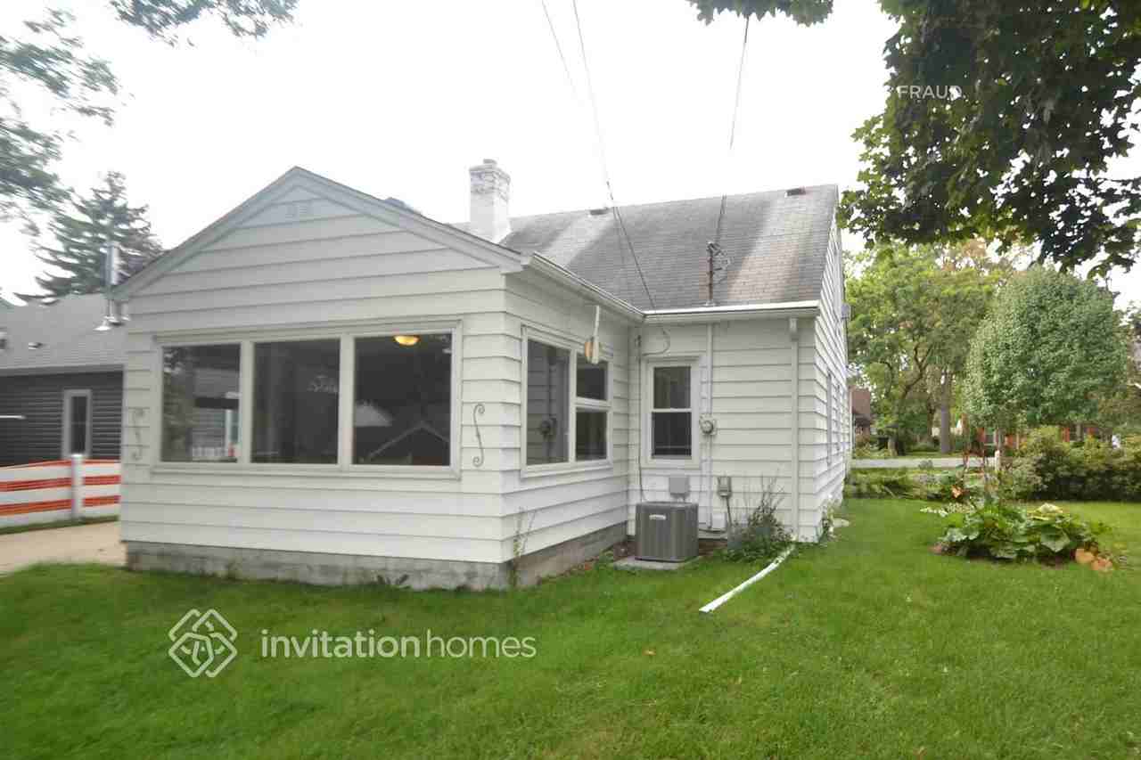 4524 Zenith Ave N - Photo 2 of 4