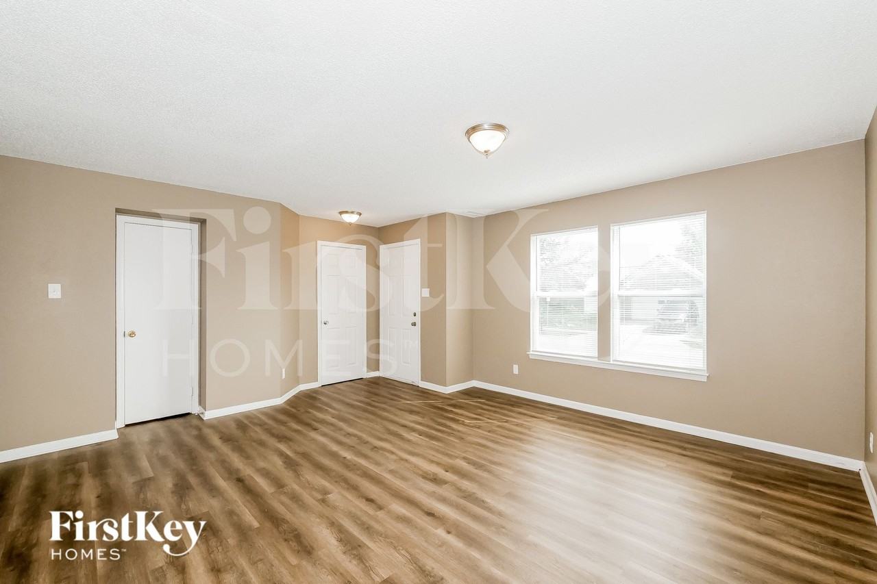 10830 Clear Spring Dr - Photo 3 of 19