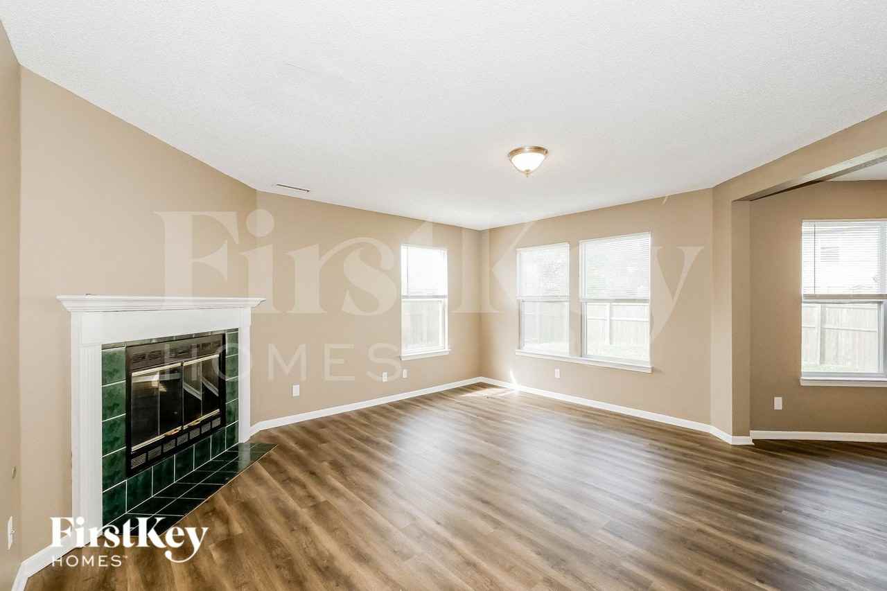 10830 Clear Spring Dr - Photo 4 of 19