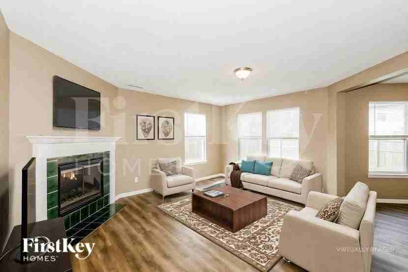 10830 Clear Spring Dr - Photo 5 of 19