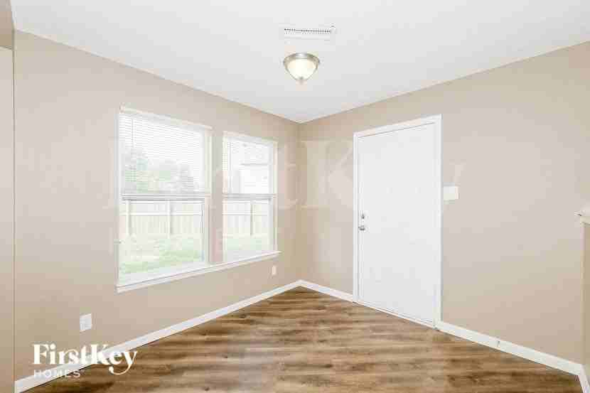 10830 Clear Spring Dr - Photo 7 of 19