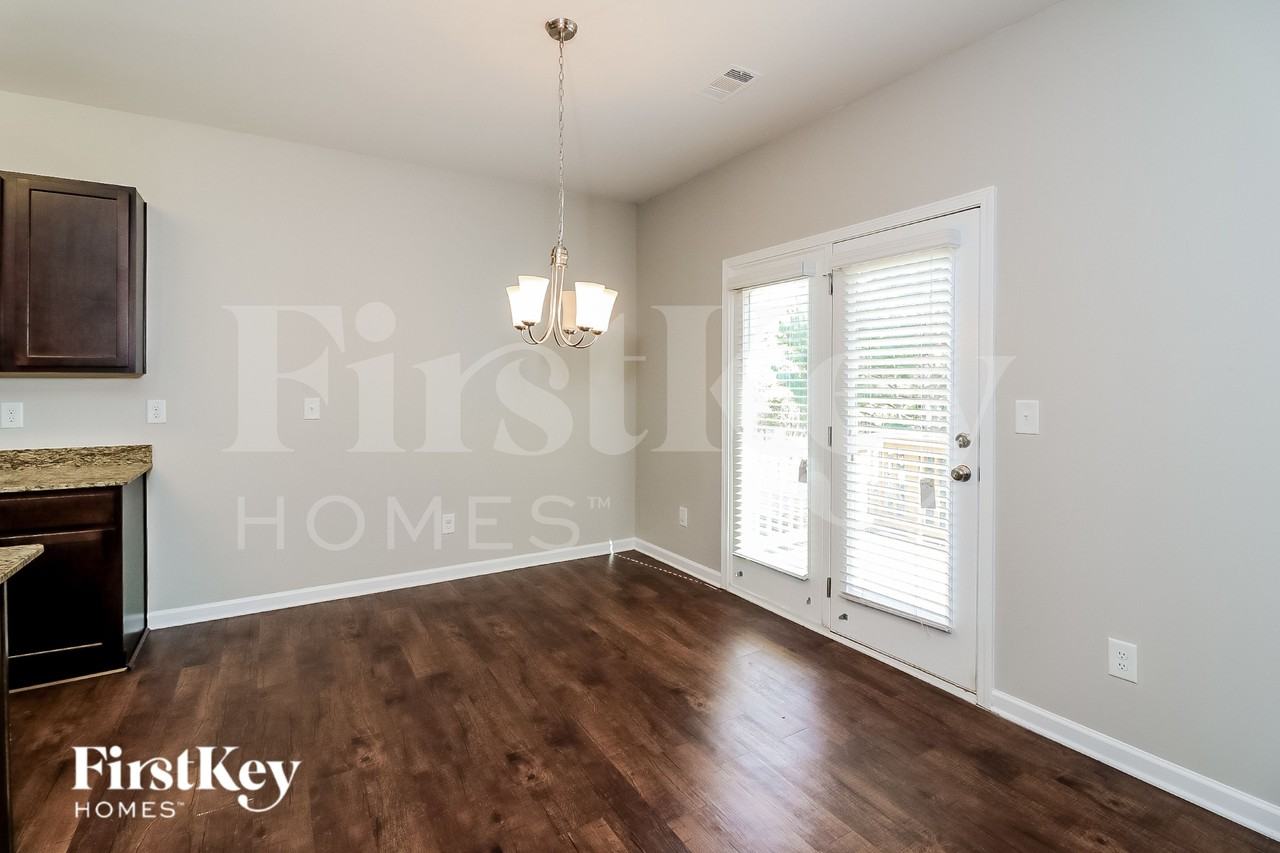 108 Hollyhock Ln - Photo 3 of 15