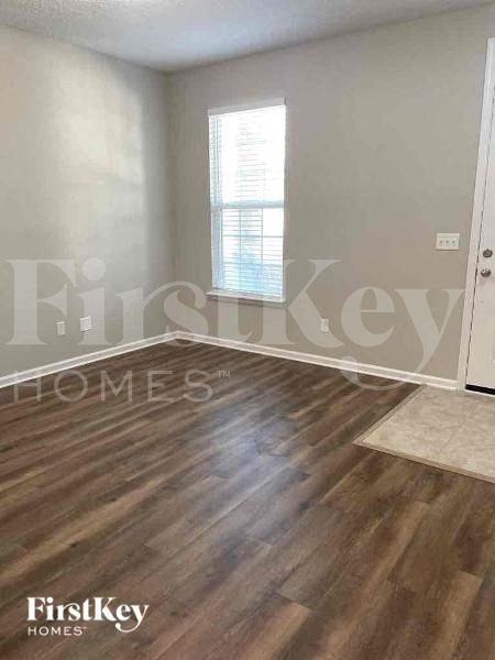 13668 Chipperfield Ln - Photo 2 of 10