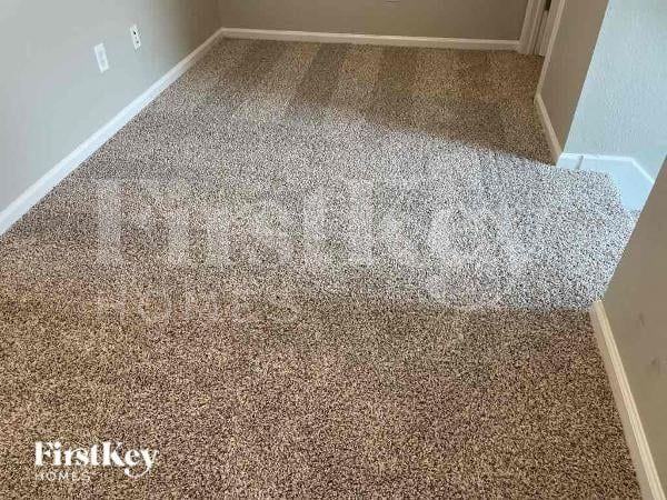 13668 Chipperfield Ln - Photo 3 of 10