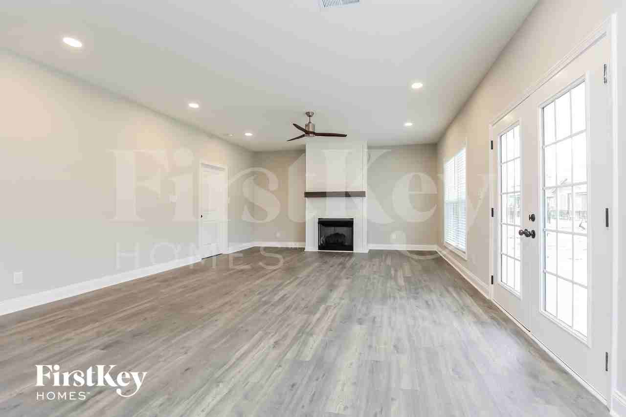 516 Dexter Dr - Photo 2 of 15