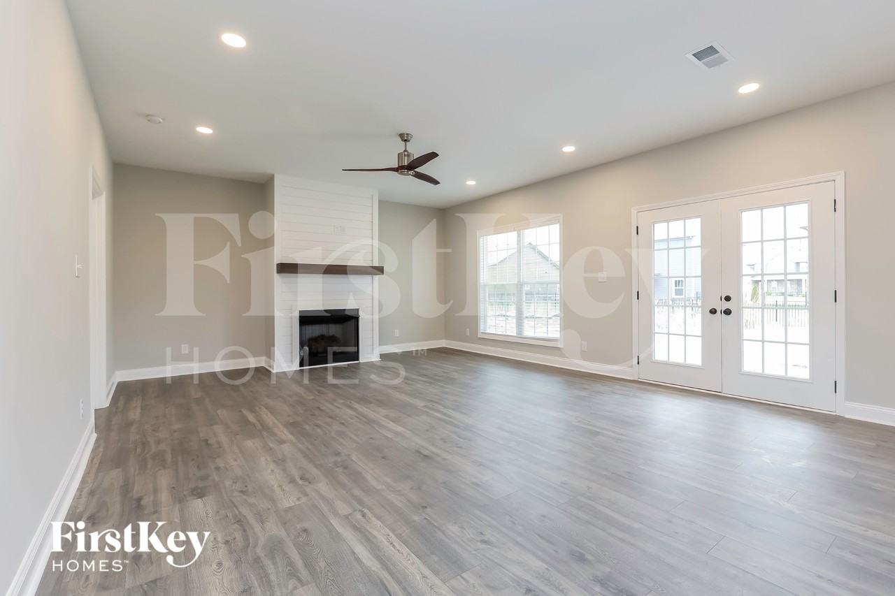 516 Dexter Dr - Photo 3 of 15