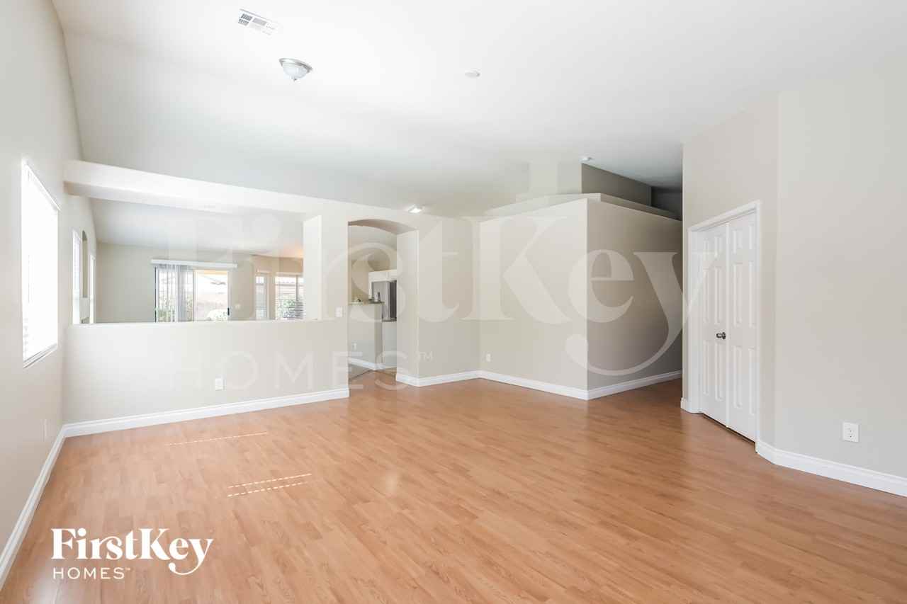 811 Mesa Pine Ct - Photo 3 of 14