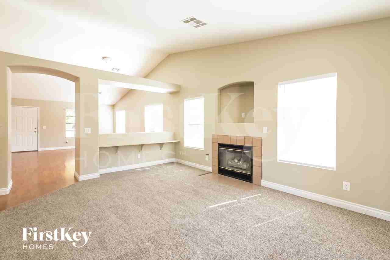 811 Mesa Pine Ct - Photo 5 of 14