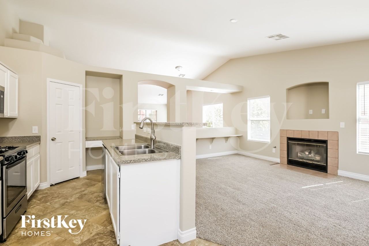 811 Mesa Pine Ct - Photo 7 of 14