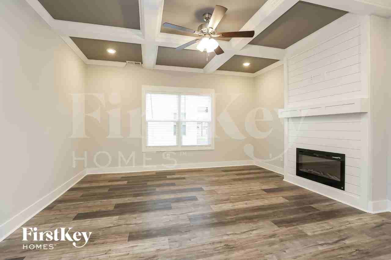 1413 Kingbird Dr - Photo 3 of 15