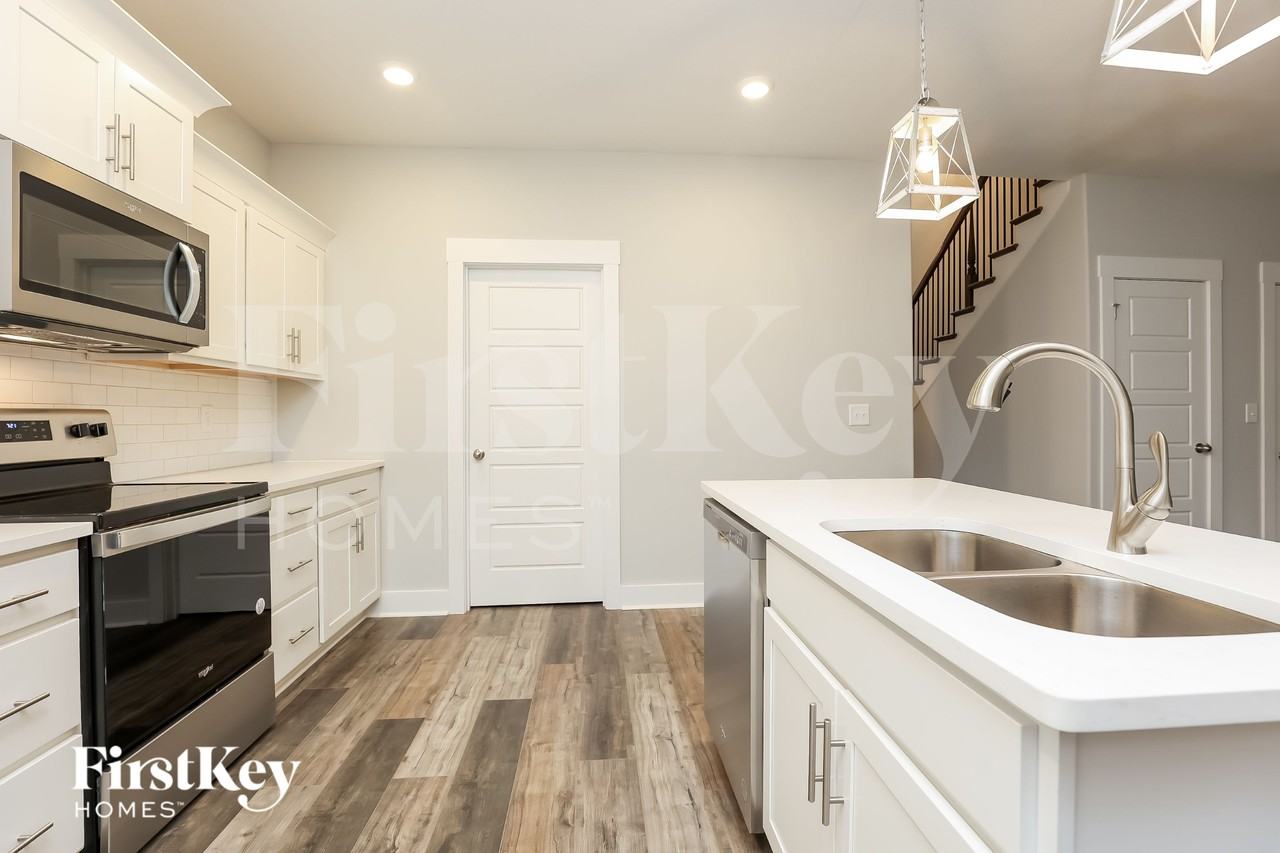 1413 Kingbird Dr - Photo 7 of 15