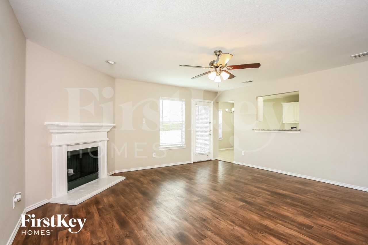 225 Grant Dr - Photo 4 of 15