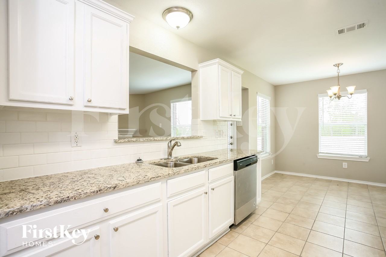 225 Grant Dr - Photo 6 of 15