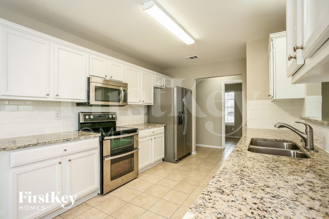 225 Grant Dr - Photo 7 of 15