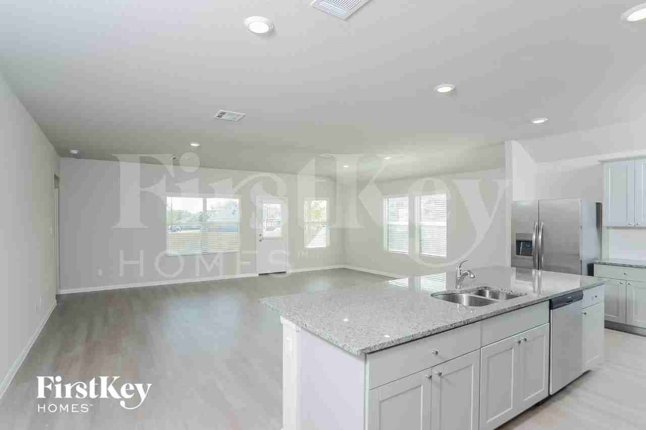 9158 Landa Fls - Photo 3 of 15