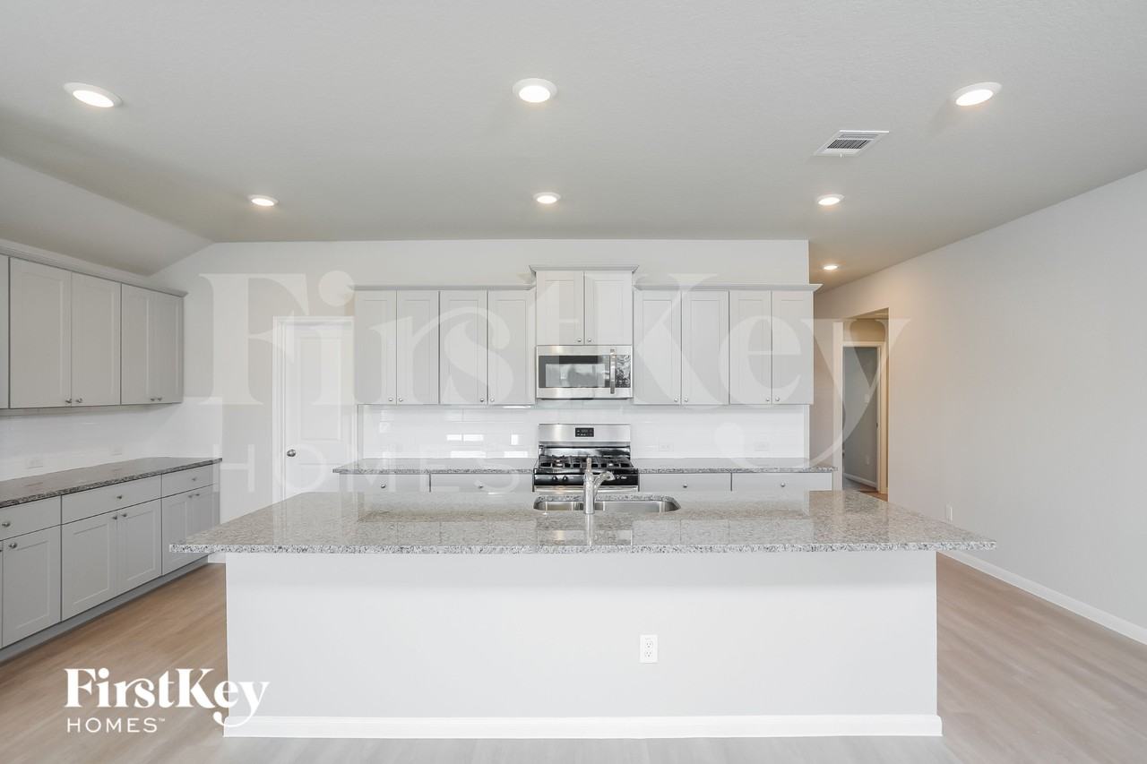 9158 Landa Fls - Photo 4 of 15