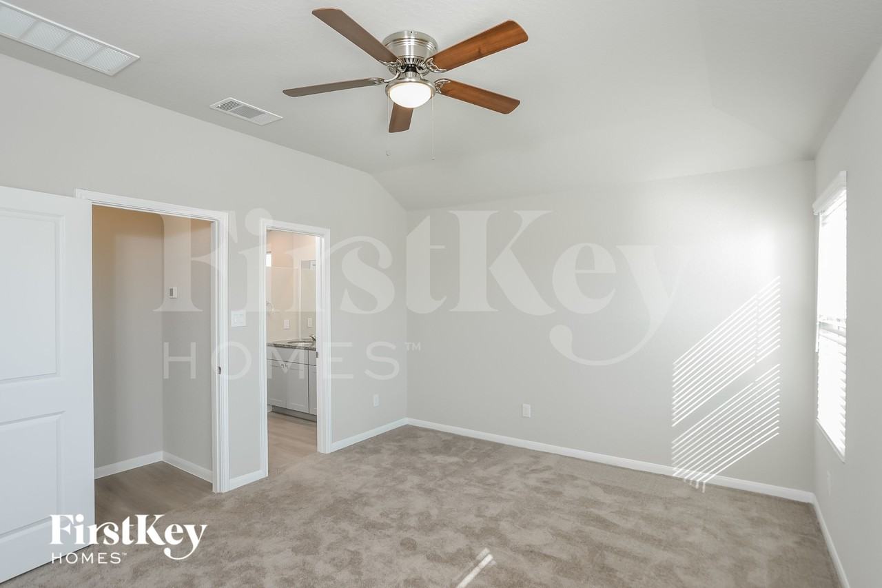 9158 Landa Fls - Photo 7 of 15