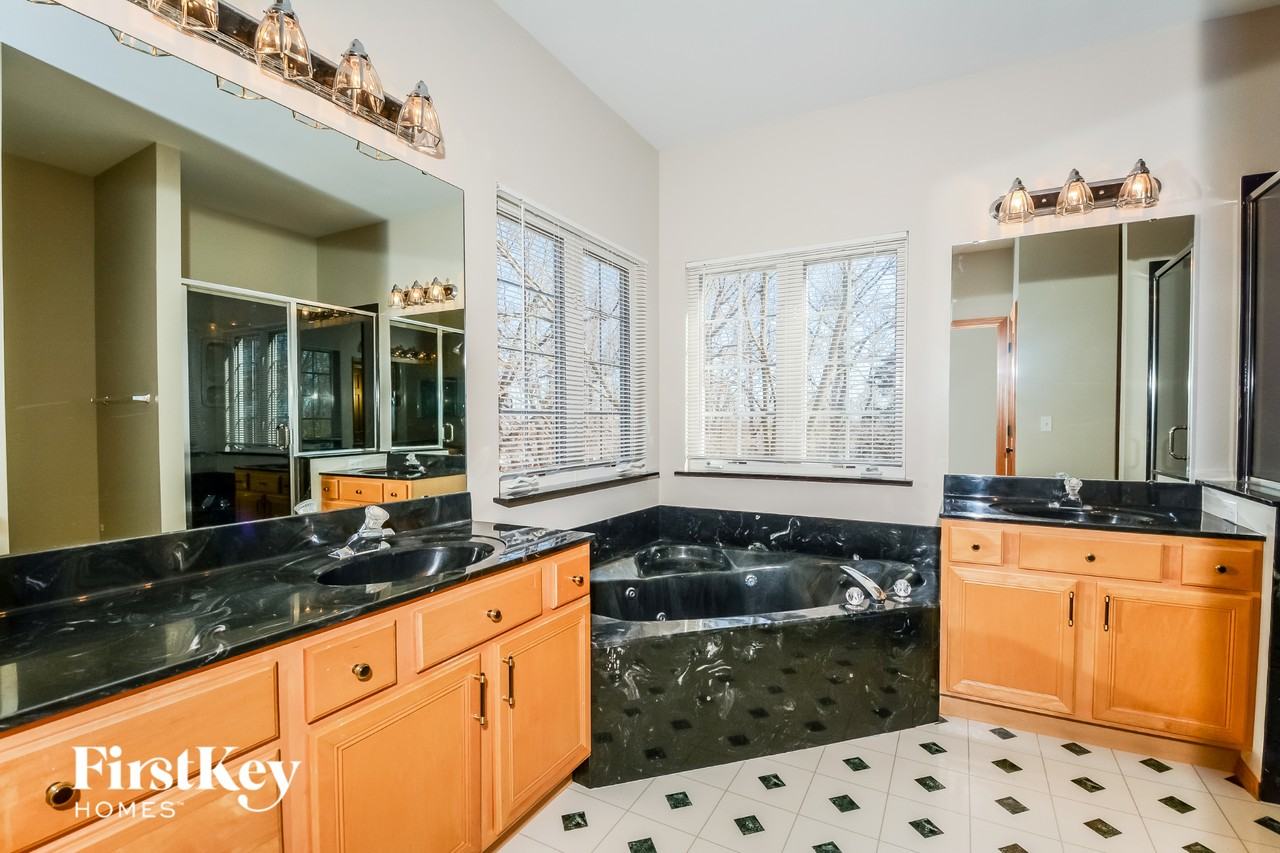 12 Fox Bluff Ct - Photo 5 of 15