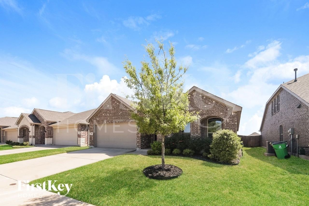 1304 Renoir Dr - Photo 2 of 16